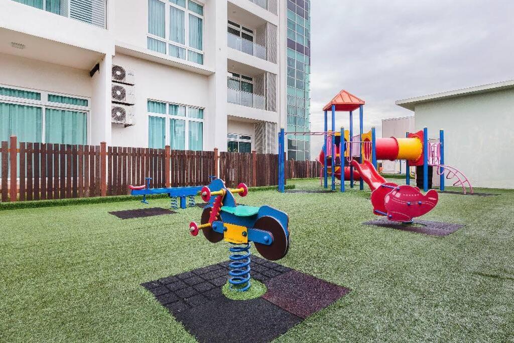 Apartment Ksl City Mall 6-10pax K25-netflix-smarttv 65inch Johor Bahru